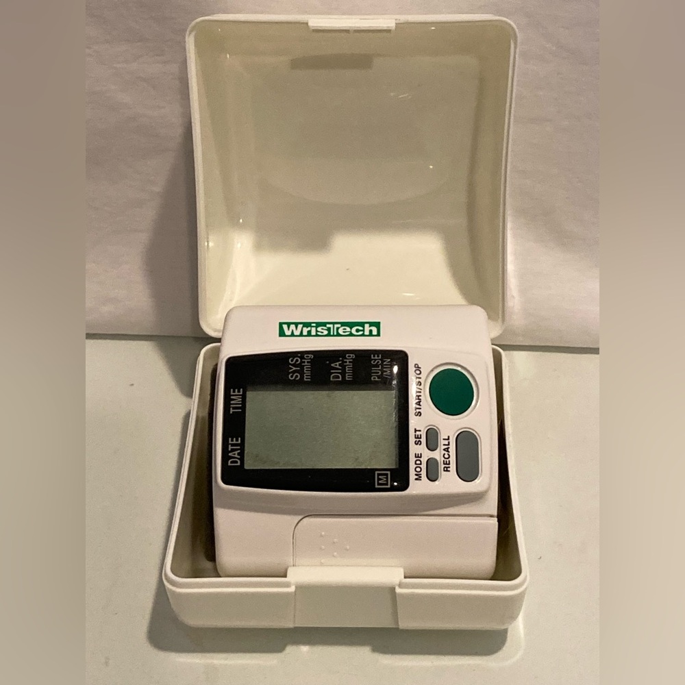 WrisTech 7000 Series Wrist Blood Pressure SYS DIA PULSE LEF Monitor w/Batteries